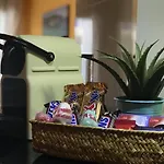 Lets Holidays Renovated Near 公寓